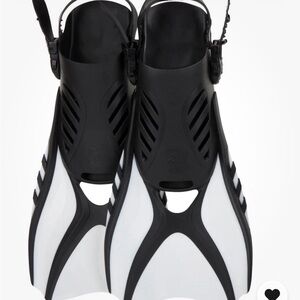Seavenger Voyager Snorkeling Diving Black and White Fins Size S Men Women Kids